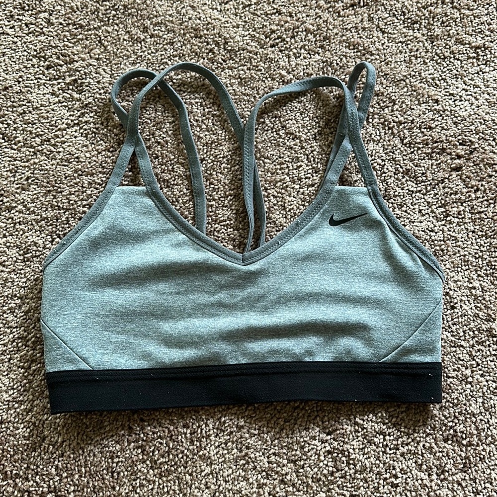 Nike Pro Light Support Sports Bra